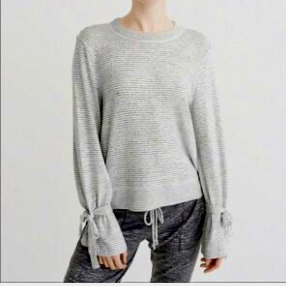 Abercrombie & Fitch Striped Gray‎ White Women's Sweater Size Small